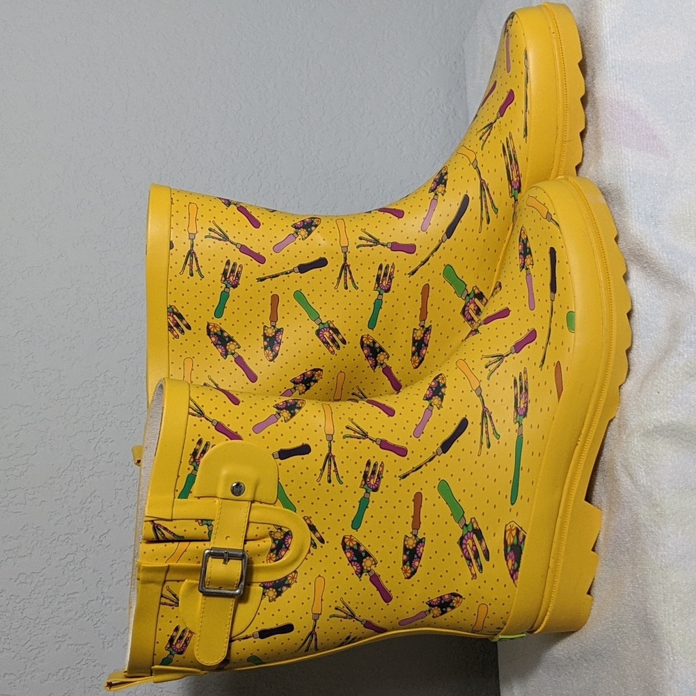 Western Chief Womens Size 8 In the Garden Yellow Rubber Rain Boots Display